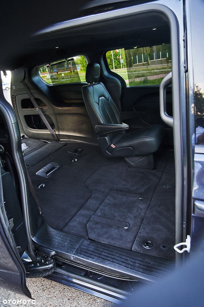 Chrysler Pacifica - 39