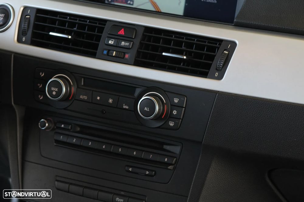 BMW 318 d Line Sport - 32