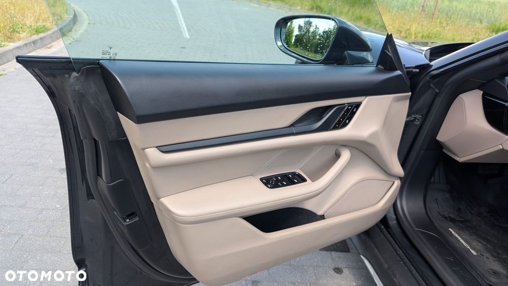 Porsche Taycan 4 - 19