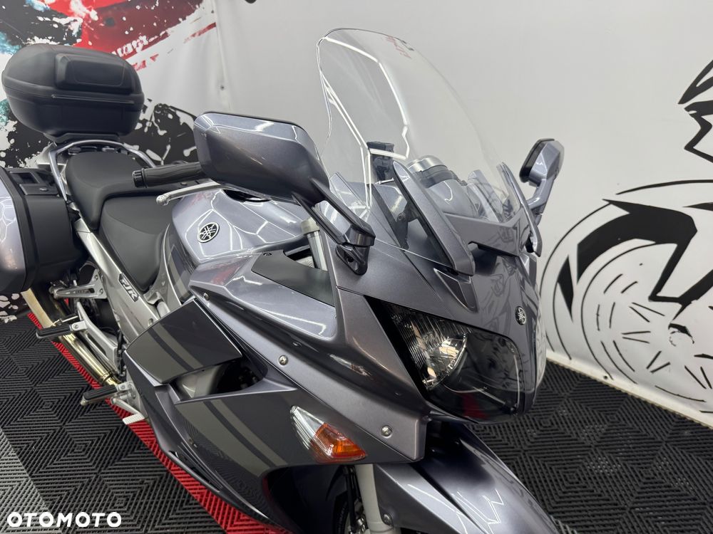 Yamaha FJR - 28