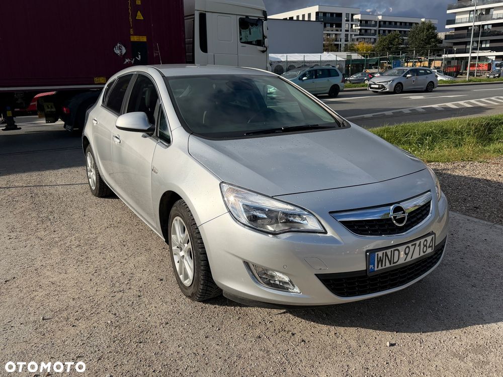 Opel Astra 2012 photo 3