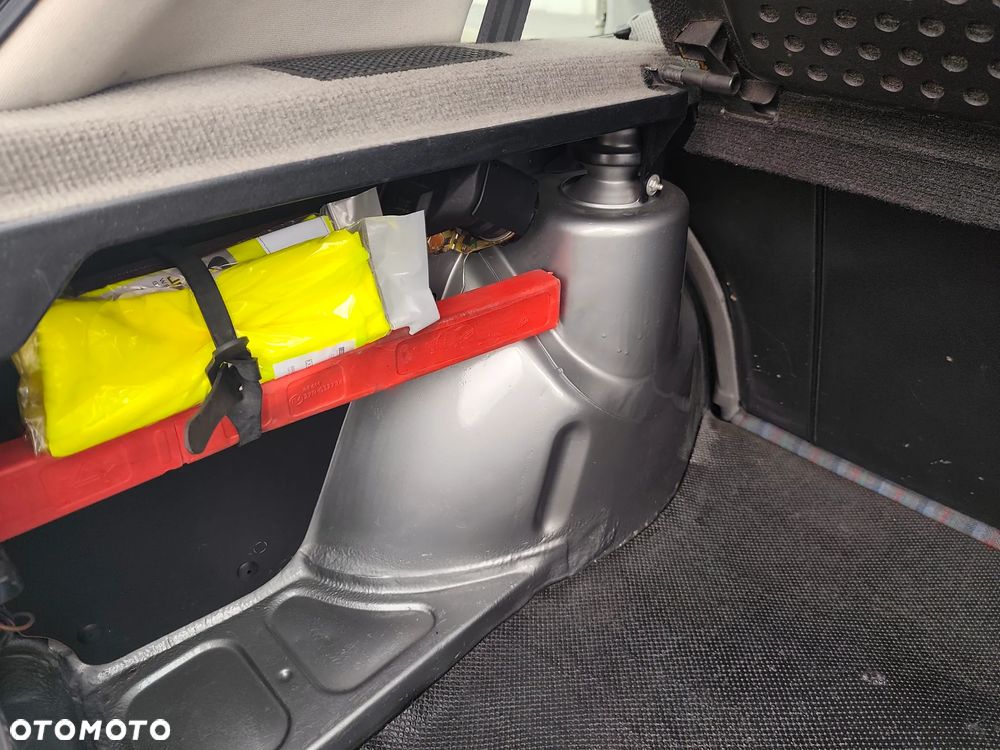 Volkswagen Golf 1.3 - 19