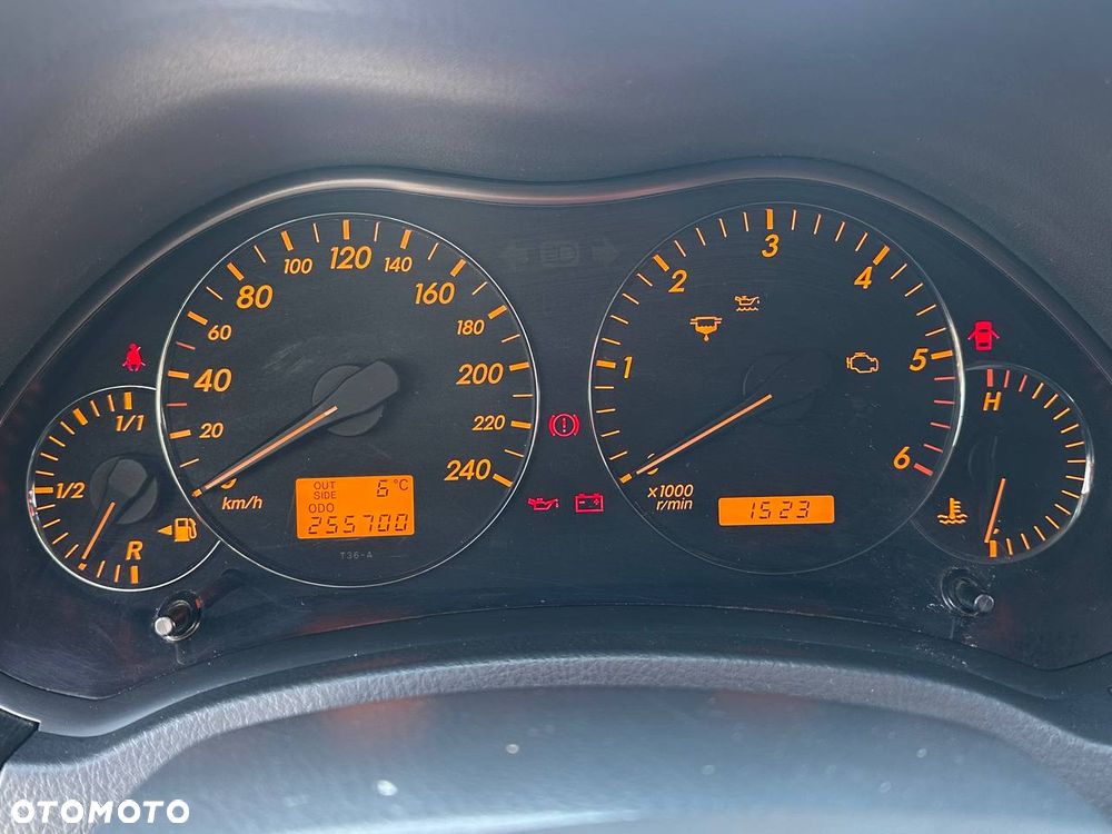 Toyota Avensis 2.0 D-Cat Sol - 2