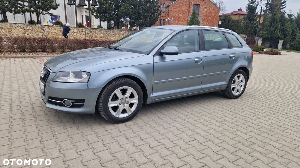 Audi A3 Sportback 1.6 TDI DPF Attraction - 4