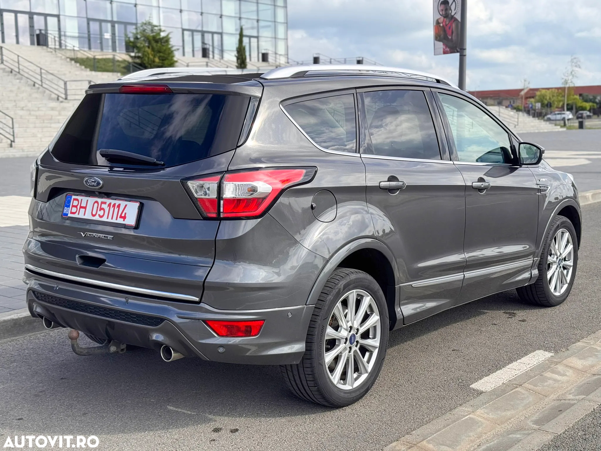 Ford Kuga 2.0 TDCi 4x4 Aut. Vignale - 4