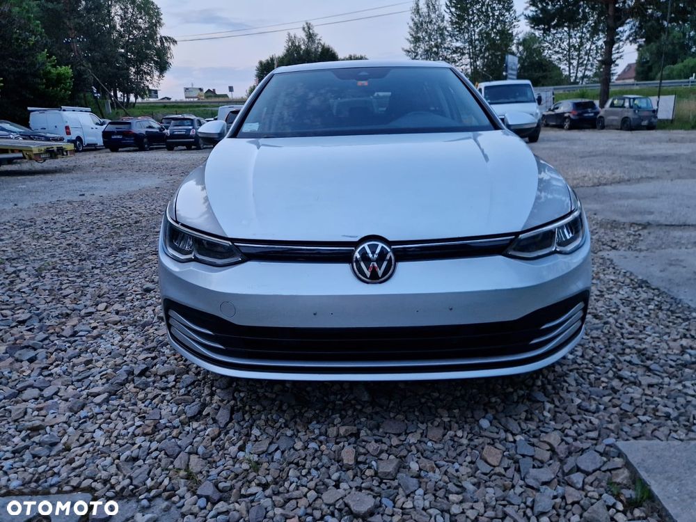 Volkswagen Golf - 8