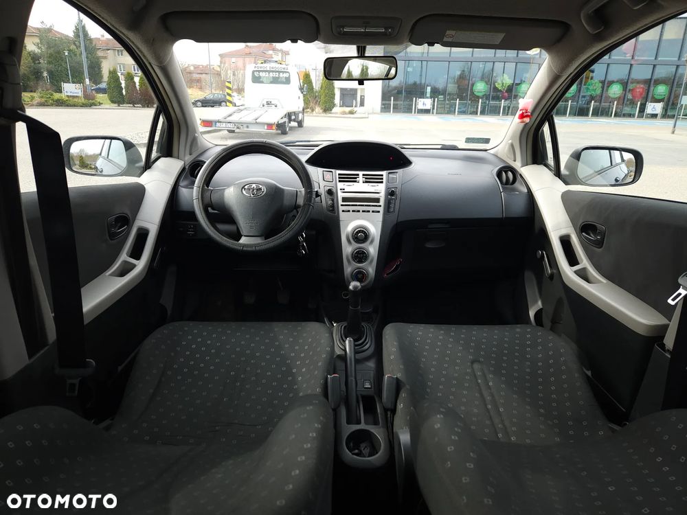 Toyota Yaris 1.3 Sol - 12