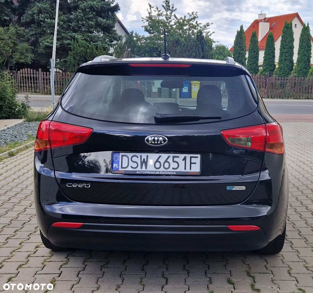 Kia Ceed 1.6 GDI Dream Team Edition - 12