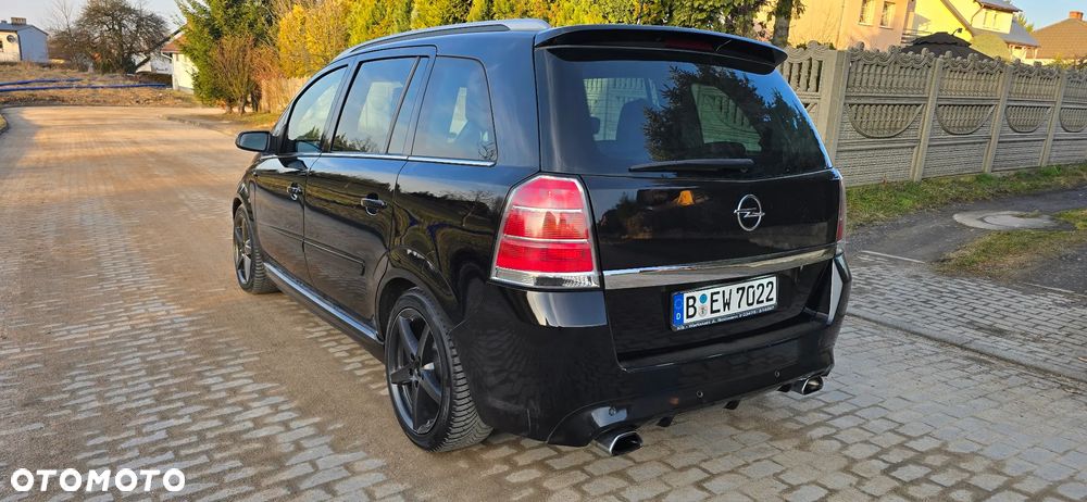 Opel Zafira 2.0 T OPC - 11