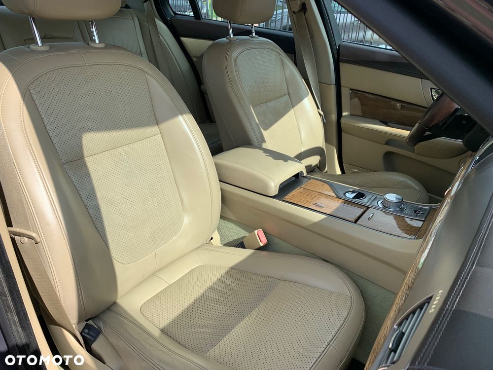 Jaguar XF 2.7 V6 Premium Luxury - 26