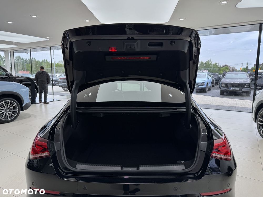 Mercedes-Benz CLA 200 Progressive 7G-DCT - 17
