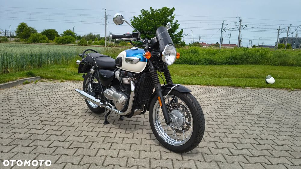 Triumph Bonneville - 10