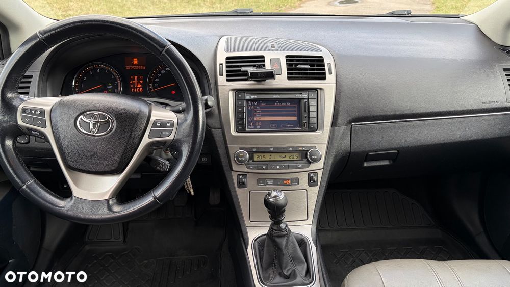 Toyota Avensis 2.0 Executive - 10