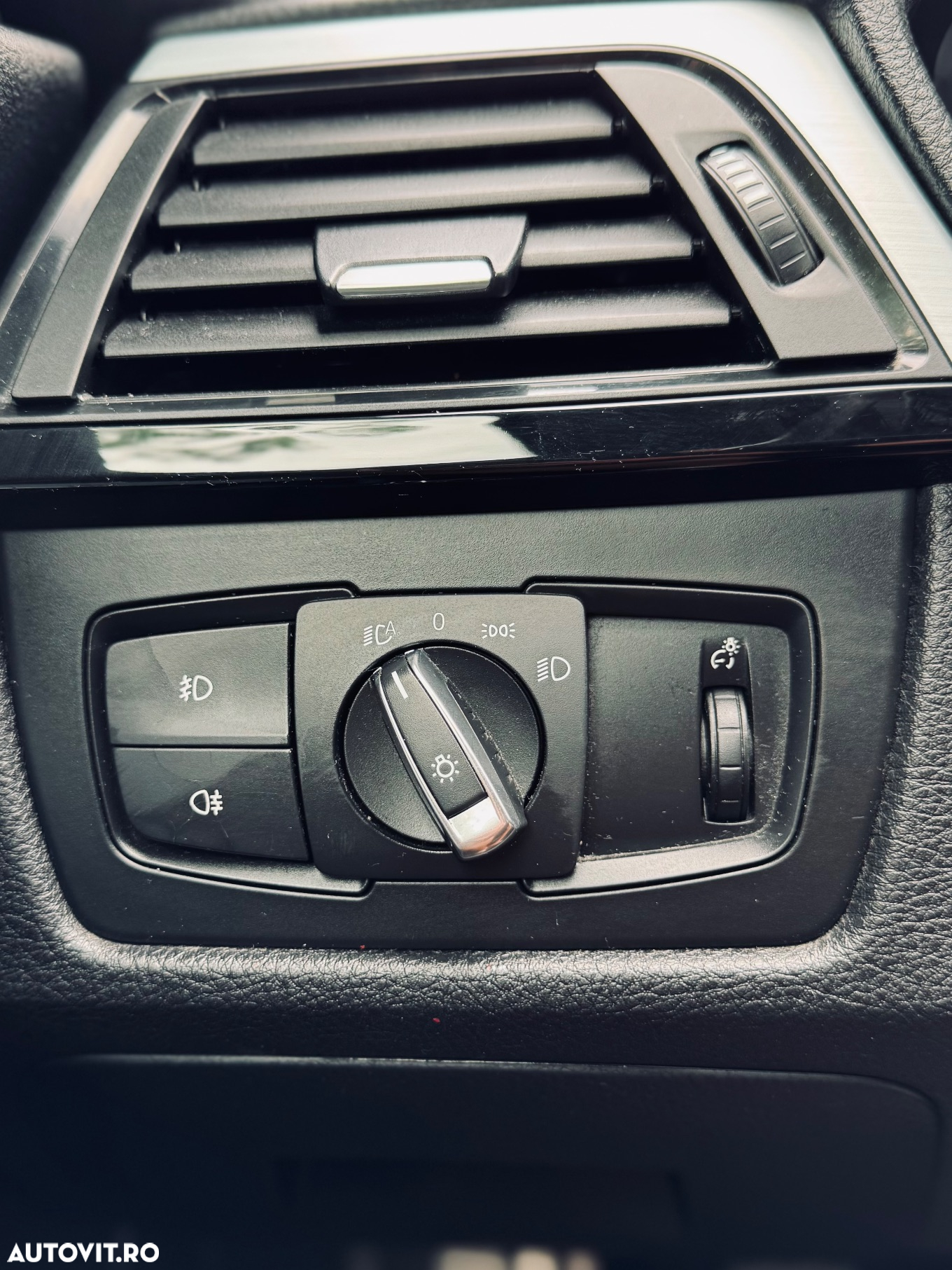 BMW Seria 3 320d xDrive - 23