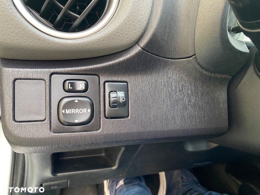 Toyota Yaris 1.33 Premium - 21