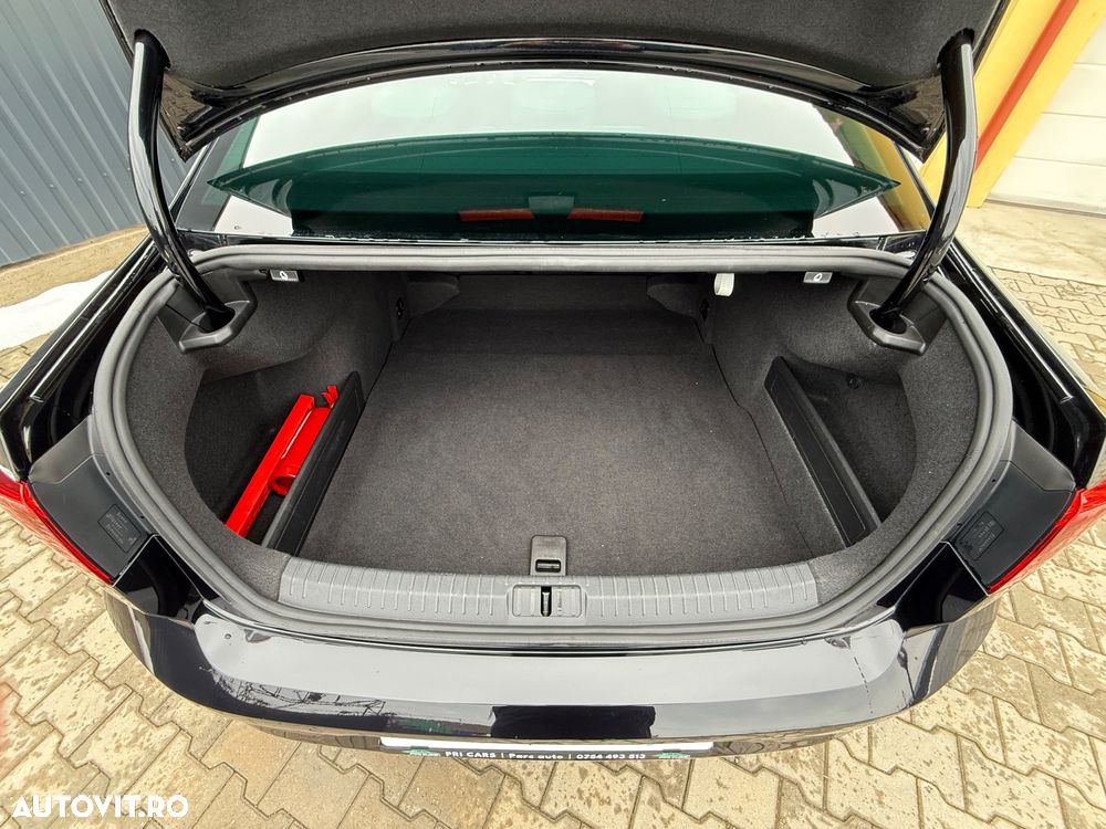 Volkswagen Passat 2.0 TDI DSG Highline - 25