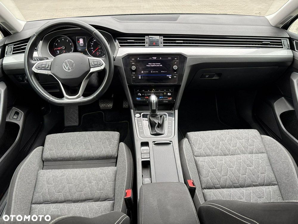 Volkswagen Passat - 13