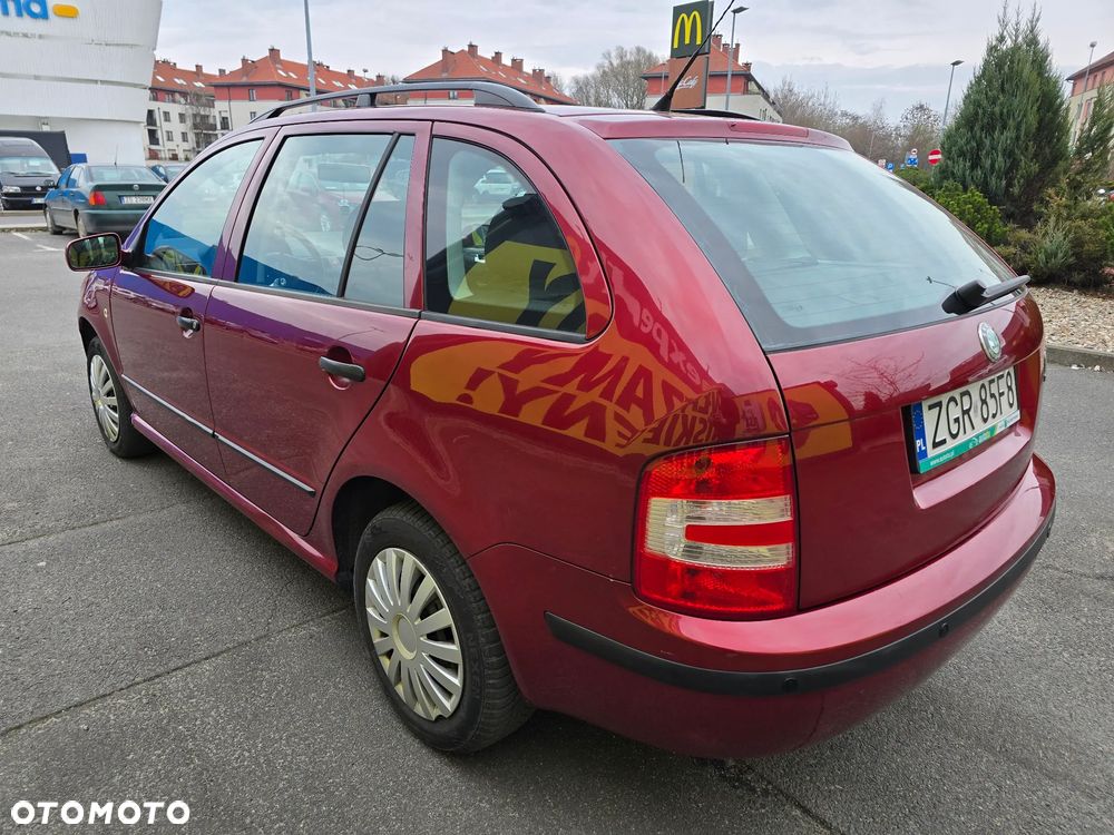 Skoda Fabia 1.4 16V Comfort - 4
