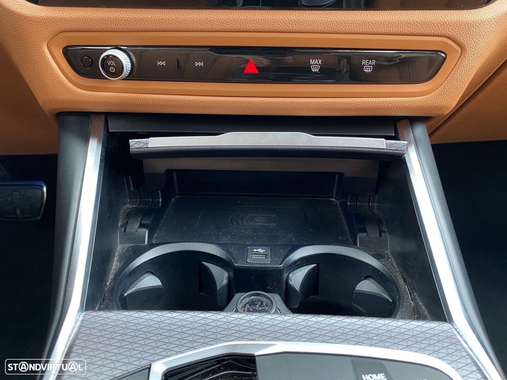 BMW 318 d Pack Desportivo M Auto - 13