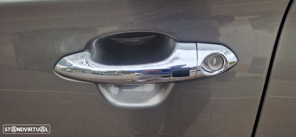 Kia Carens 1.7 CRDi ISG TX - 17