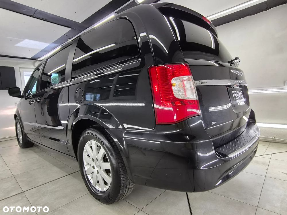 Chrysler Town & Country 3.6 Limited - 13