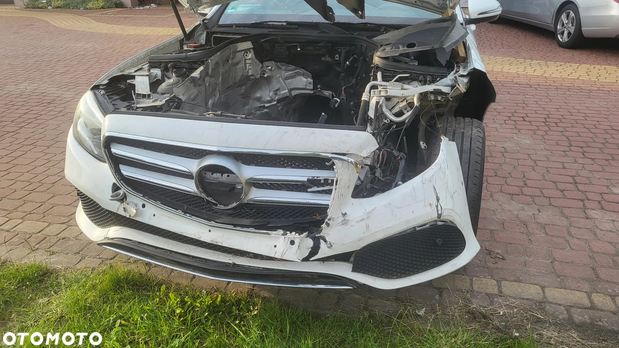 Mercedes-Benz Klasa E 220 d 4Matic T 9G-TRONIC - 23