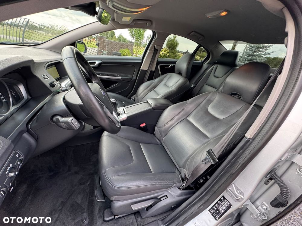 Volvo S60 D2 Momentum - 19