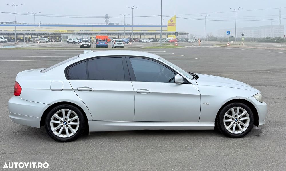 BMW Seria 3 320d DPF Touring Aut. Edition Fleet - 4