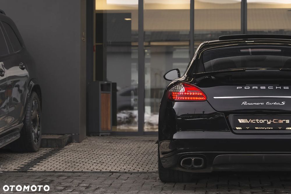 Porsche Panamera Turbo PDK - 16