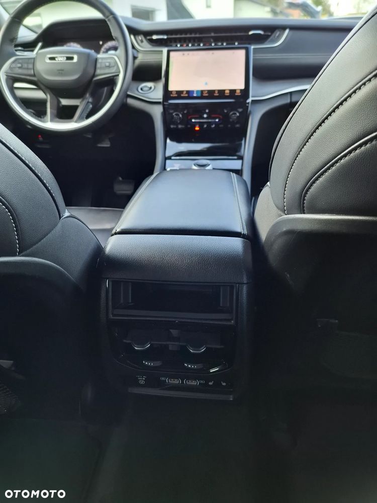 Jeep Grand Cherokee - 30