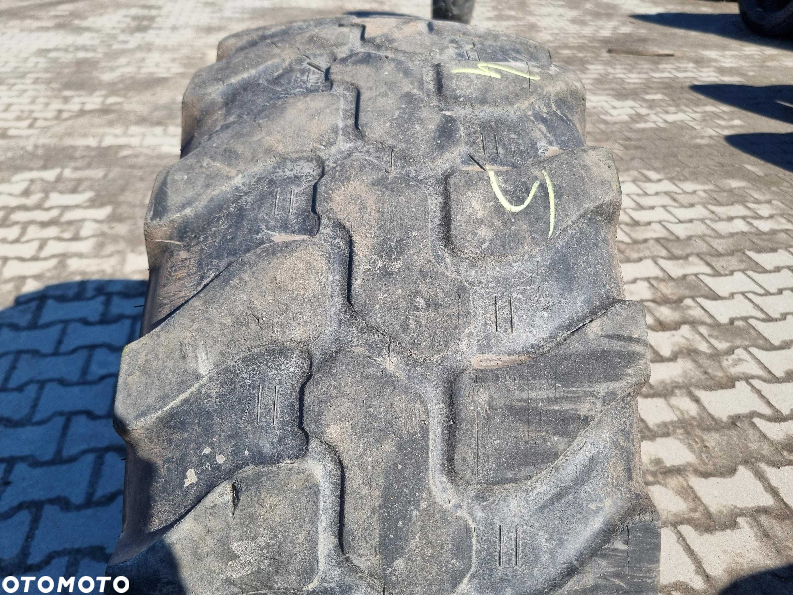 405/70R20, 16/70R20 Opona Przemysłowa  DUNLOP SPT9 - 4