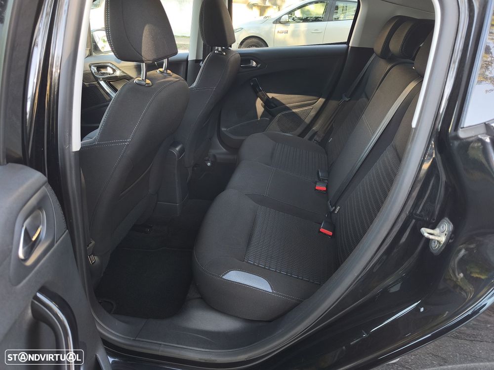 Peugeot 208 1.6 BlueHDi Allure - 11