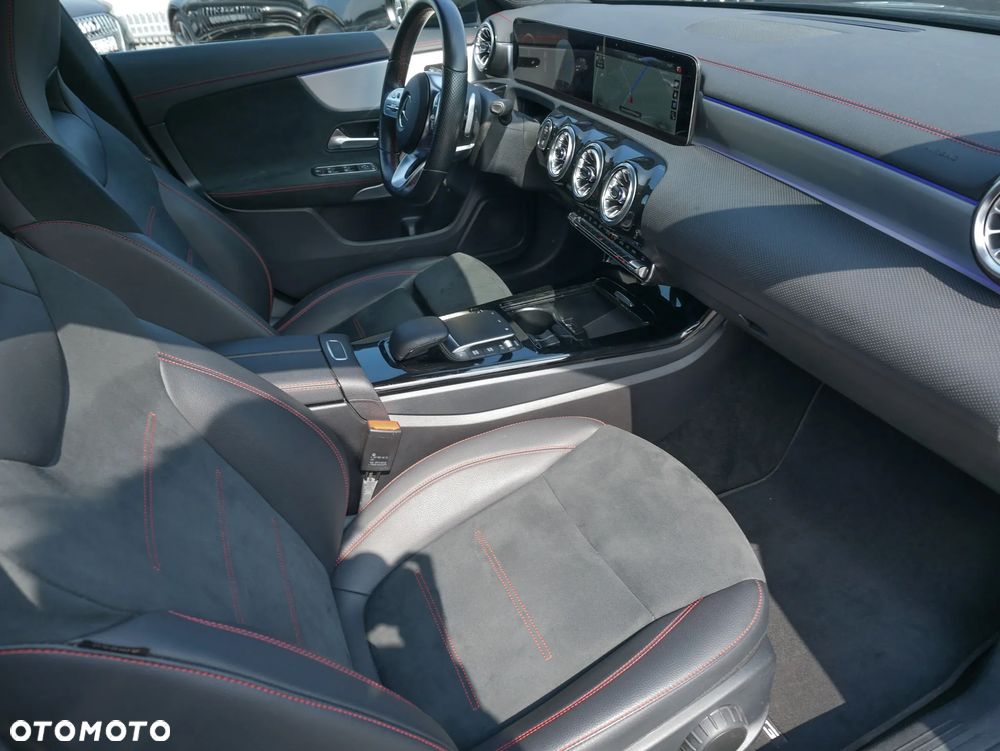 Mercedes-Benz CLA 180 7G-DCT AMG Line - 19