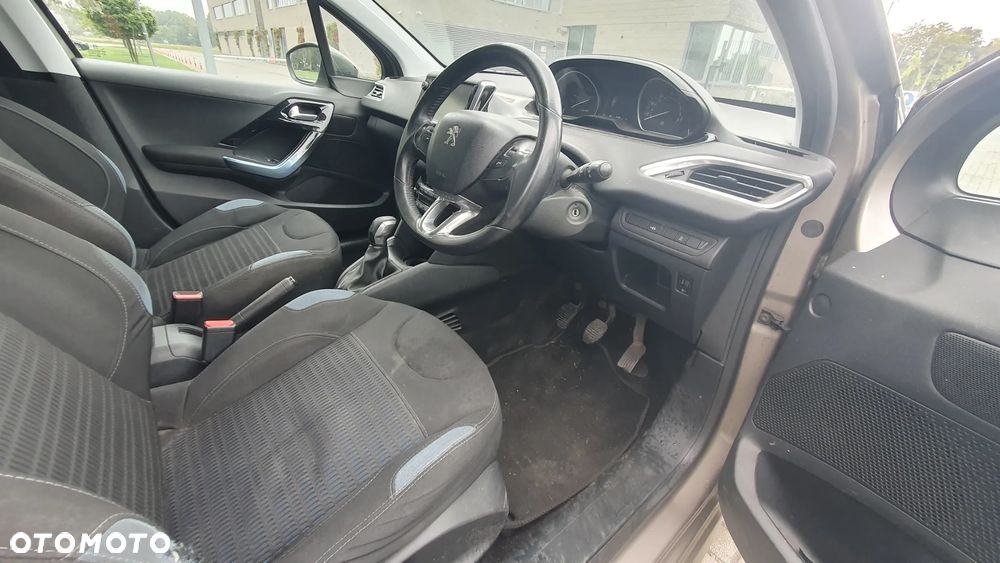 Peugeot 208 HDi 68 Like - 10