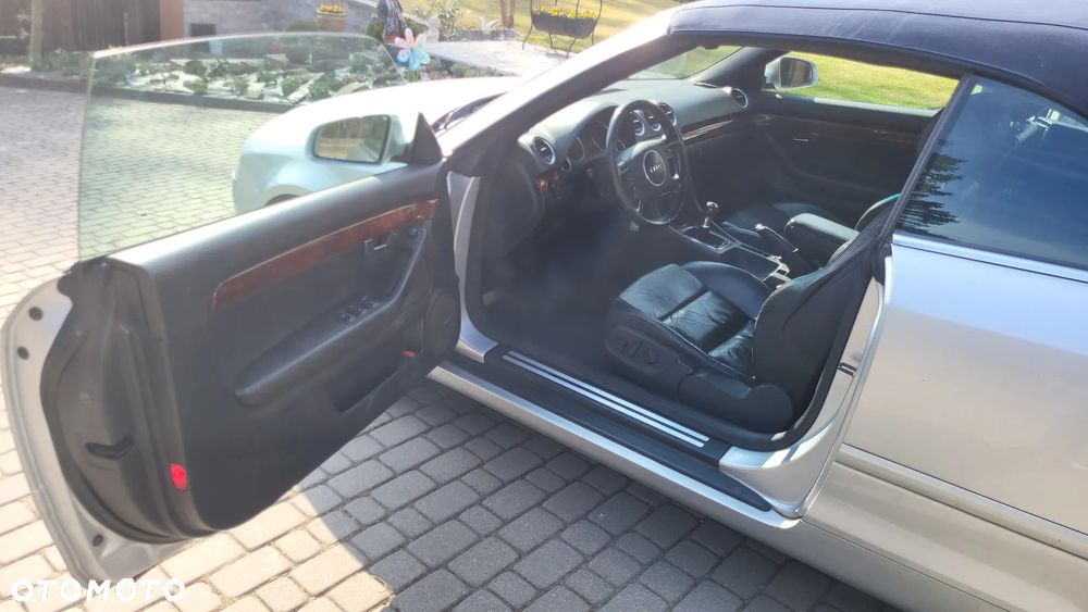 Audi A4 Cabrio 2.5 TDI - 12