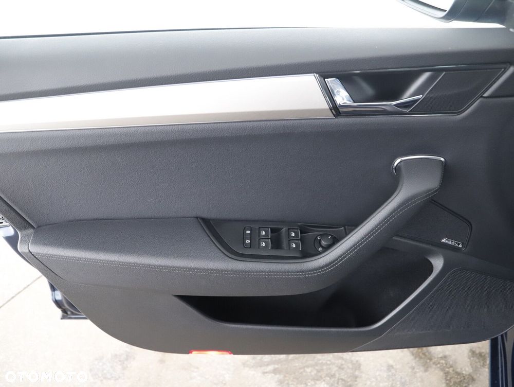 Skoda Superb 2.0 TDI SCR L&K DSG - 11