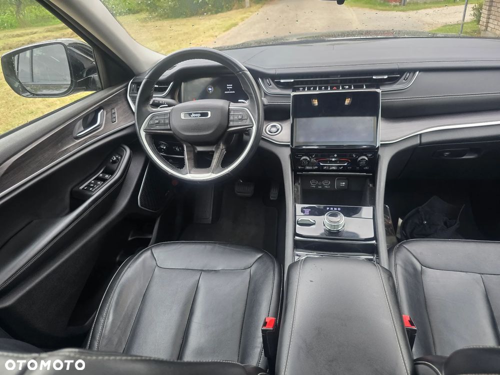 Jeep Grand Cherokee - 30