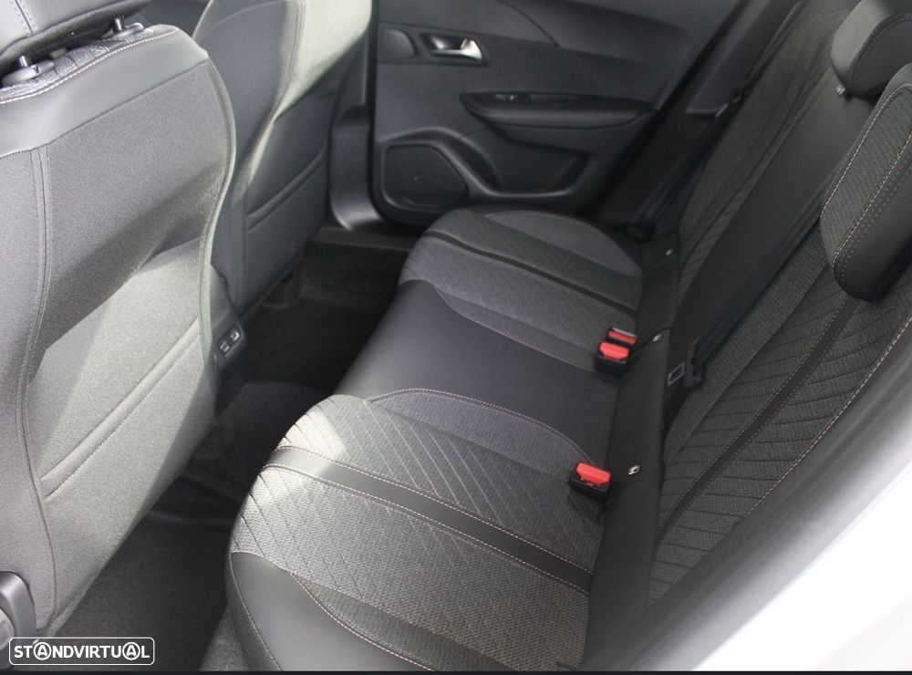 Peugeot e-2008 54 kWh Allure - 9