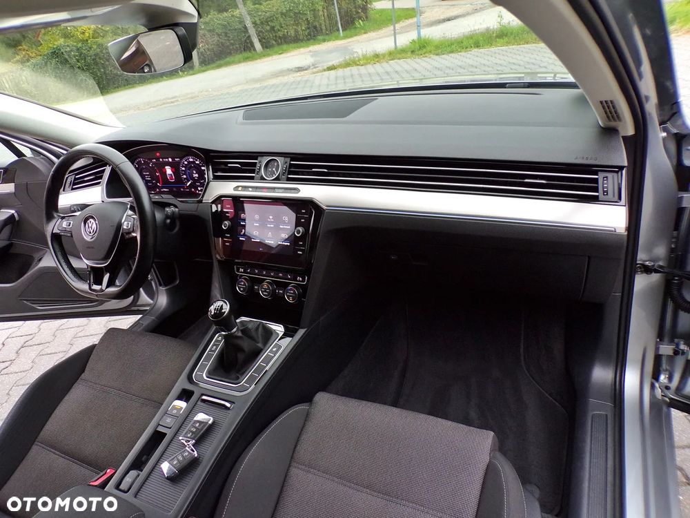 Volkswagen Passat 2.0 TDI (BlueMotion Technology) Comfortline - 16