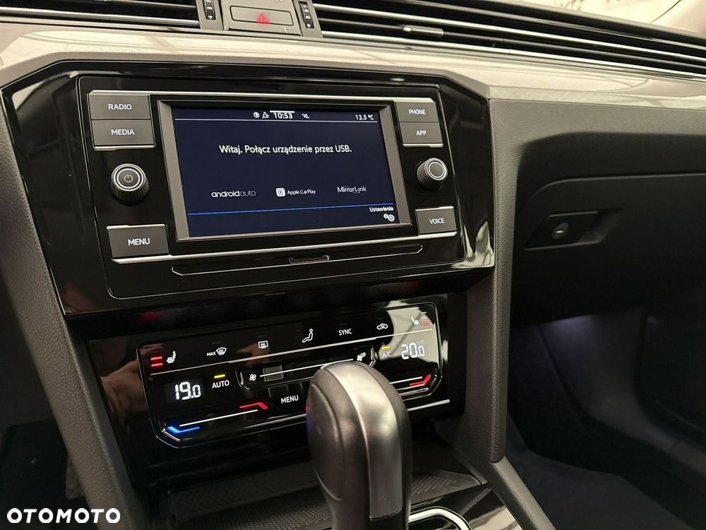 Volkswagen Passat - 27