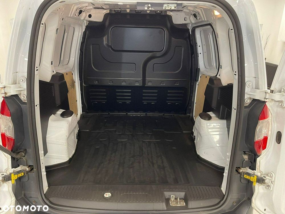 Ford Transit Courier - 24