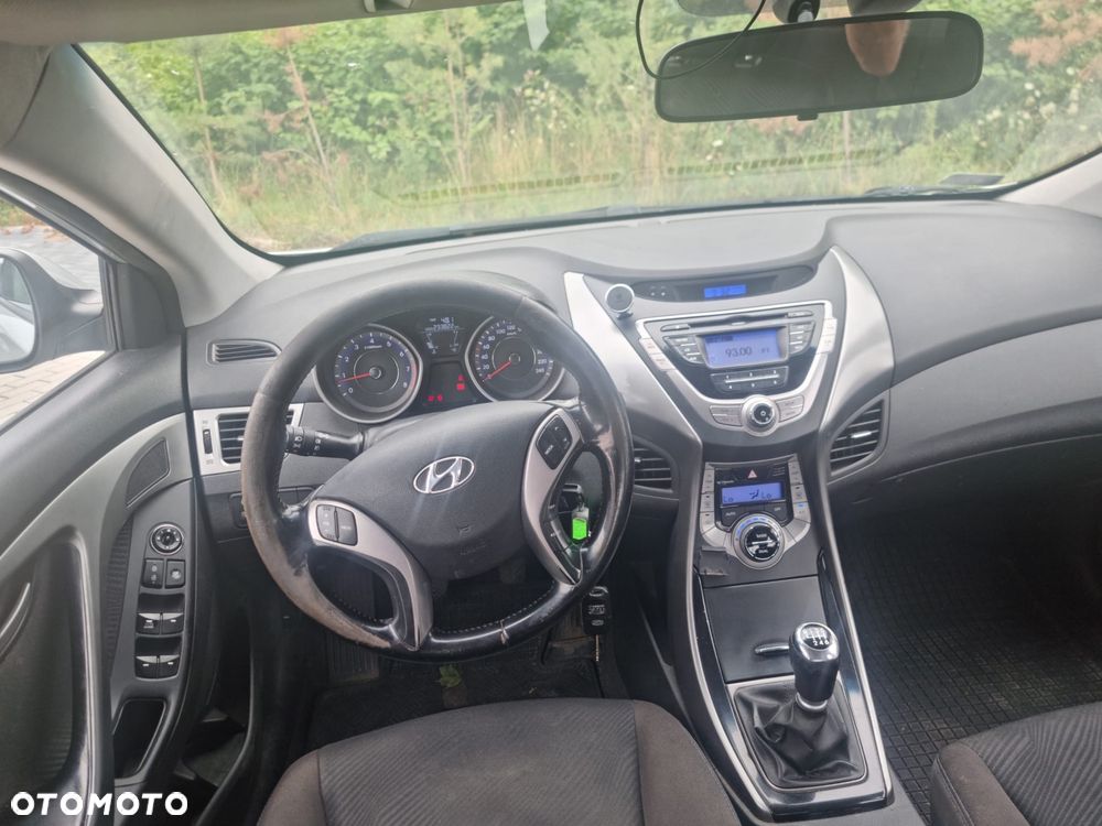 Hyundai Elantra - 5