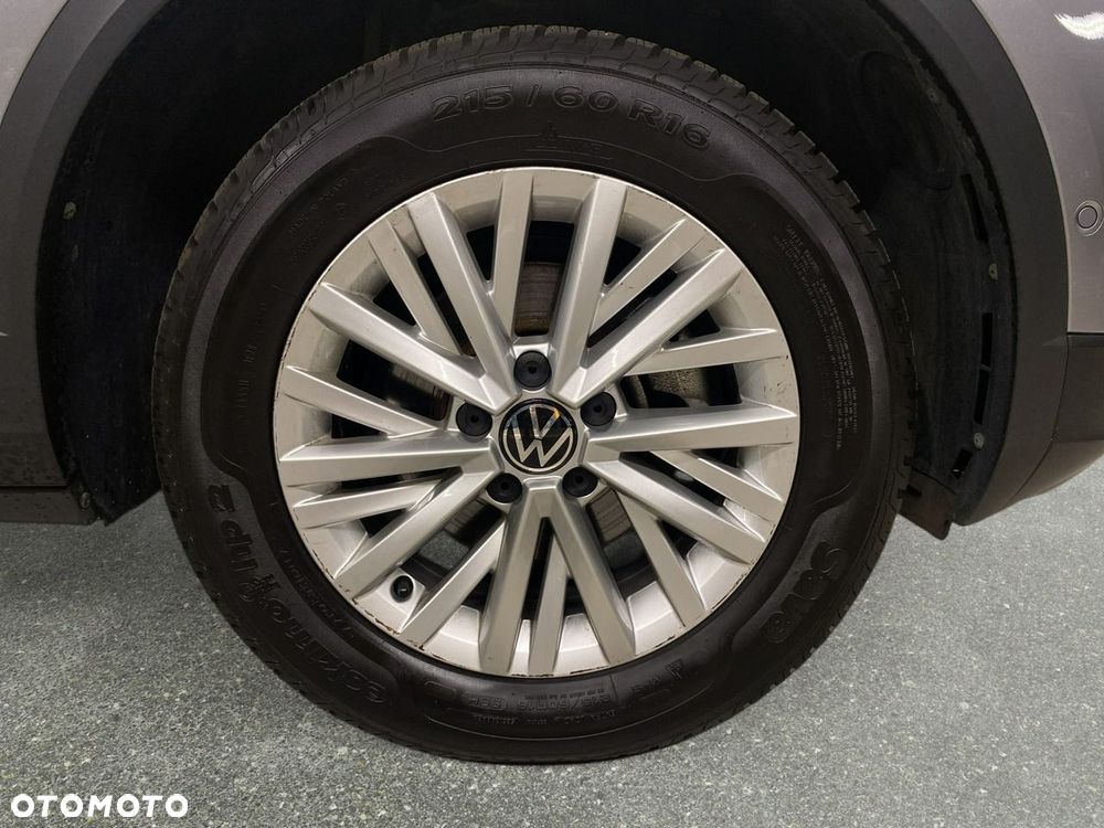 Volkswagen T-Roc - 11