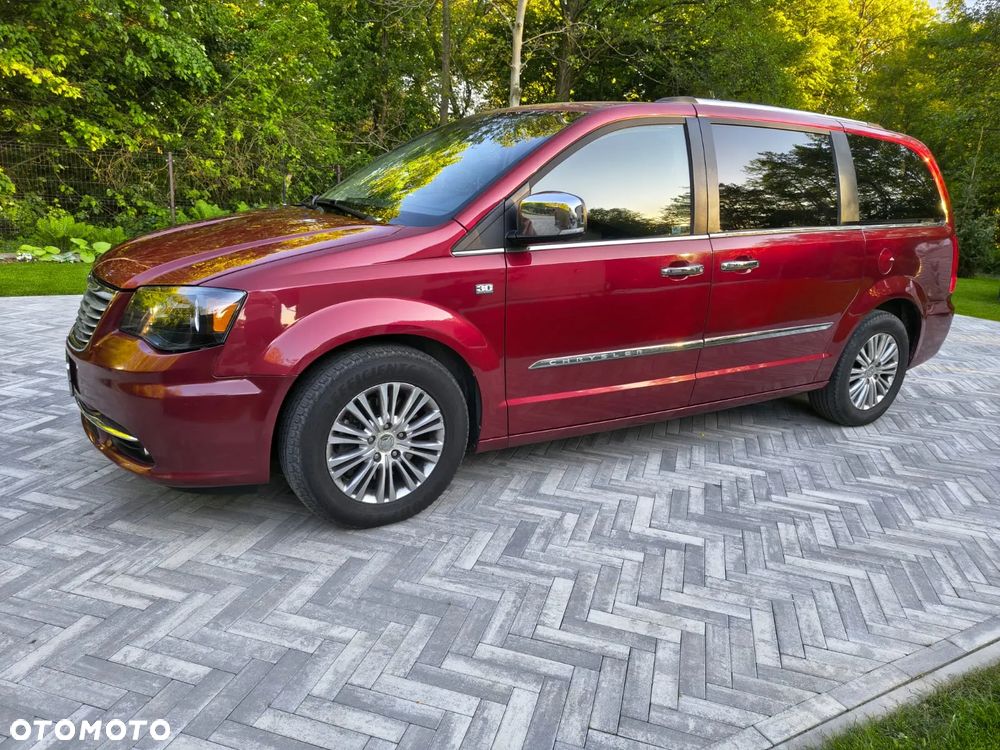 Chrysler Town & Country - 1
