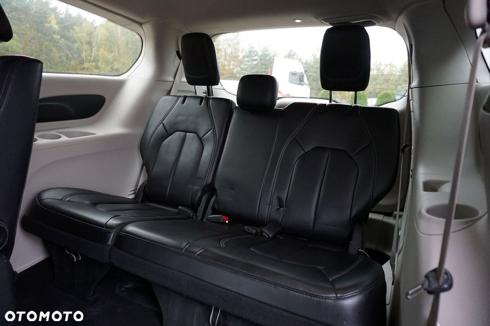 Chrysler Pacifica - 15