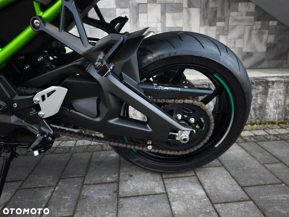 Kawasaki H2 - 27