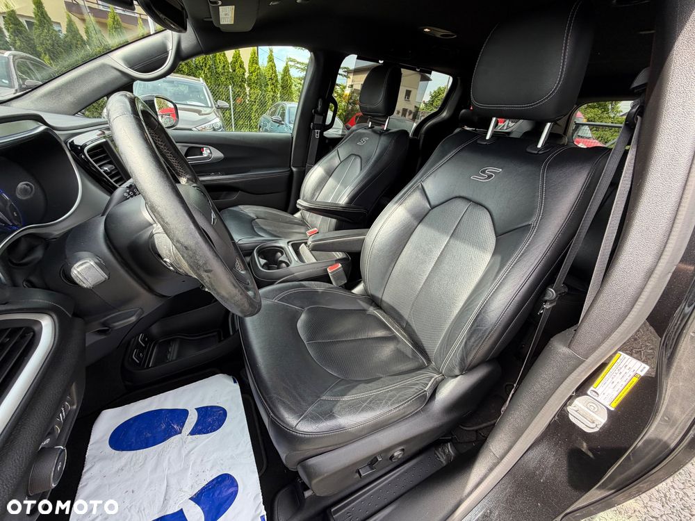 Chrysler Pacifica - 36