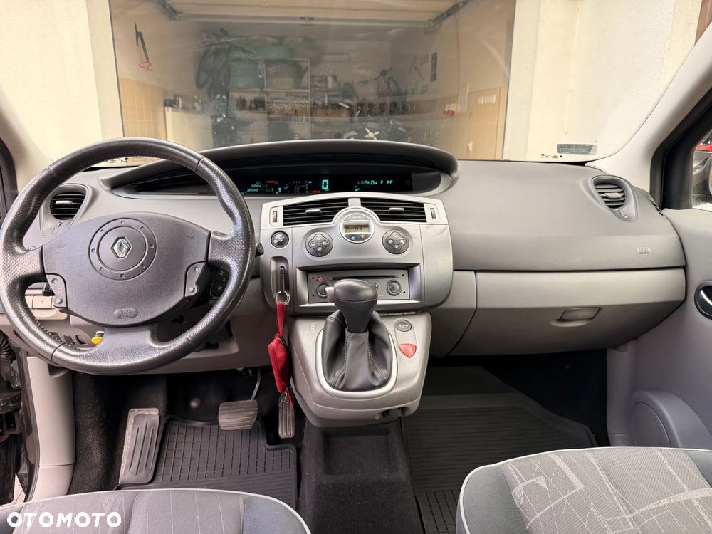Renault Scenic 2.0 16V Avantage - 10