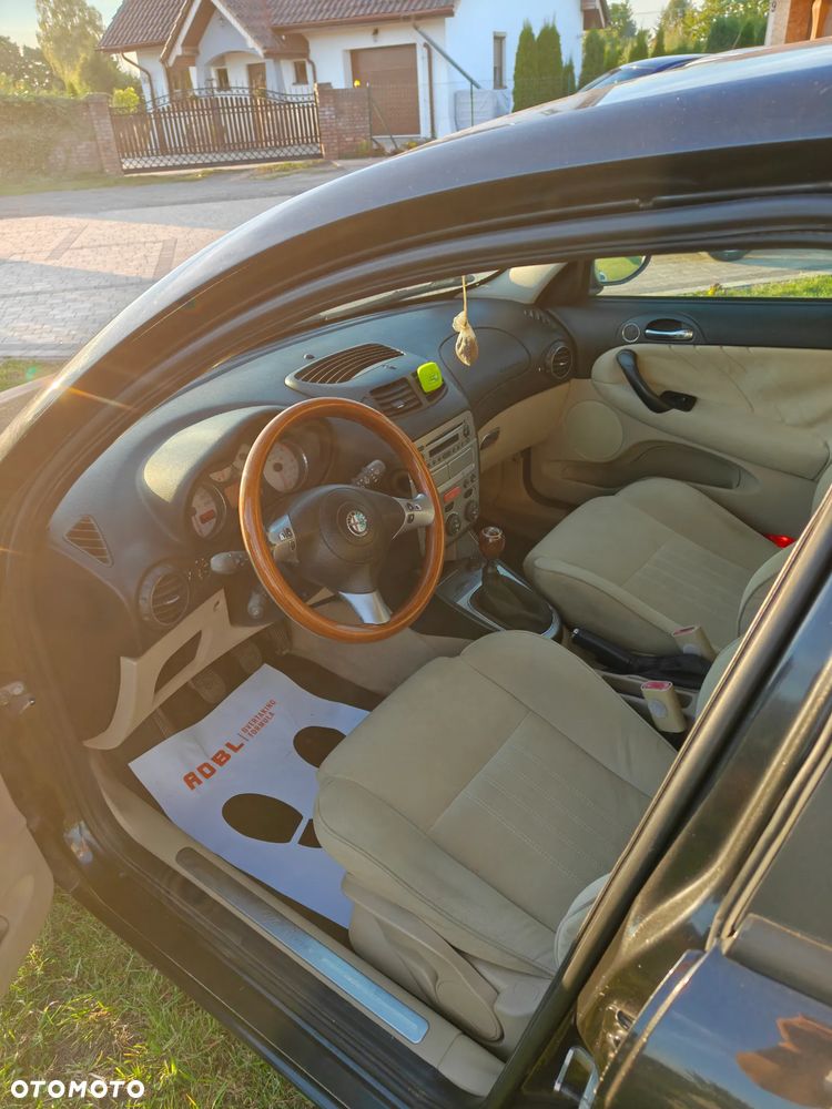 Alfa Romeo 147 1.9 JTD 16V Distinctive - 10