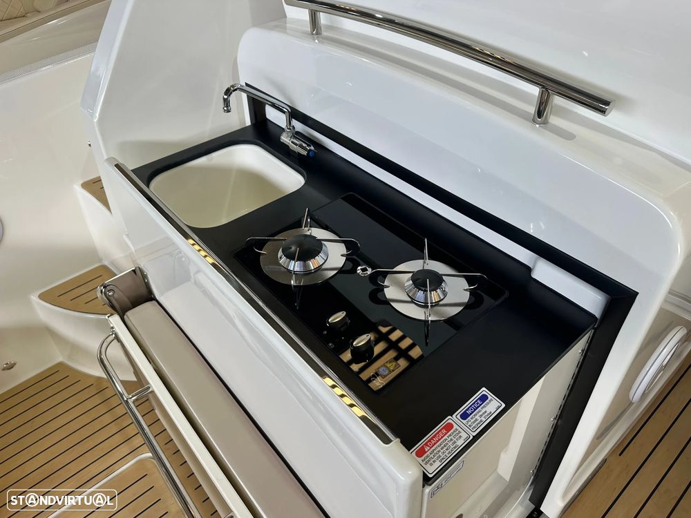 Quicksilver Activ 875 Sundeck - 25